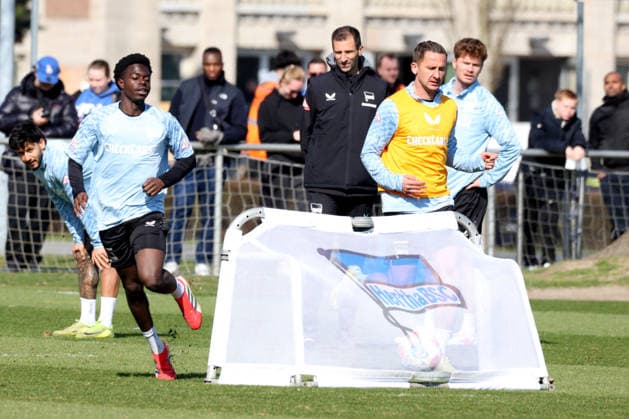 DEU, DFL, 2. FBL Hertha BSC, Training, 18.03.2026, Sportforum, Berlin, DEU, DFL, 2. FBL Hertha BSC, Training, im Bild Boris Lum (Hertha BSC Berlin 21), Paul Seguin (Hertha BSC Berlin 30) DFL - regulations prohibit any use of Photographs as image sequences and or quasi-video