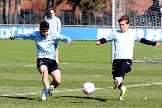 DEU, DFL, 2. FBL Hertha BSC, Training, 18.03.2026, Sportforum, Berlin, DEU, DFL, 2. FBL Hertha BSC, Training, im Bild Josip Brekalo (Hertha BSC Berlin 7), Michal Karbownik (Hertha BSC Berlin 33) DFL - regulations prohibit any use of Photographs as image sequences and or quasi-video