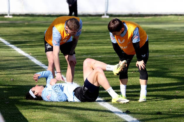 DEU, DFL, 2. FBL Hertha BSC, Training, 18.03.2026, Sportforum, Berlin, DEU, DFL, 2. FBL Hertha BSC, Training, im Bild Fabian Reese (Hertha BSC Berlin 11), verletzt, Marten Winkler (Hertha BSC Berlin 22), Michal Karbownik (Hertha BSC Berlin 33) DFL - regulations prohibit any use of Photographs as image sequences and or quasi-video
