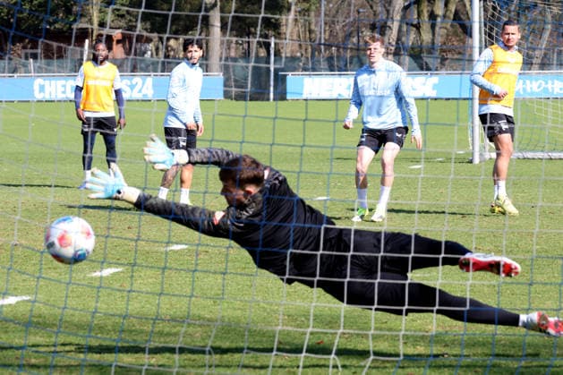 DEU, DFL, 2. FBL Hertha BSC, Training, 18.03.2026, Sportforum, Berlin, DEU, DFL, 2. FBL Hertha BSC, Training, im Bild Tjark Ernst (Hertha BSC Berlin 1), Hertha-Spielerkreis DFL - regulations prohibit any use of Photographs as image sequences and or quasi-video