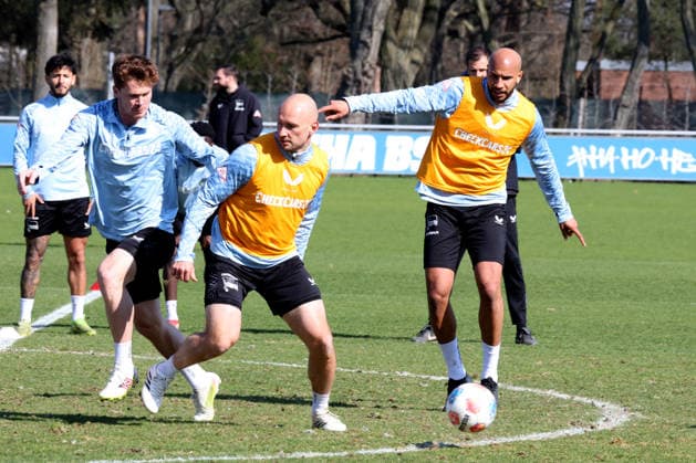 DEU, DFL, 2. FBL Hertha BSC, Training, 18.03.2026, Sportforum, Berlin, DEU, DFL, 2. FBL Hertha BSC, Training, im Bild Sebastian Groenning (Hertha BSC Berlin 17), Toni Leistner (Hertha BSC Berlin 37), John Anthony Brooks (Hertha BSC Berlin 25) DFL - regulations prohibit any use of Photographs as image sequences and or quasi-video