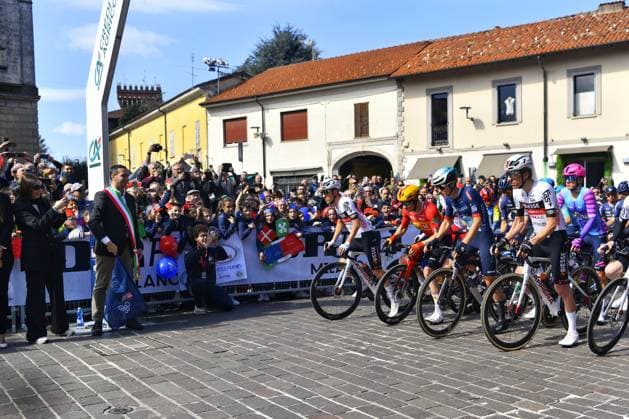 CICLISMO - Ciclismo Su Strada - Milano-Torino 2026 Start of the race during Milano-Torino 2026, Street Cycling race in Torino, Italy, March 18 2026 Torino Italy  Copyright: xIPAxSport ABACAx