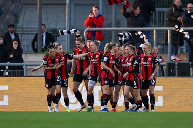 FBL - Frauen-Bundesliga Eintracht Frankfurt and TSG Hoffenheim Rebecka Blomqvist (Eintracht Frankfurt) and teammates seen celebrating after scoring goal during the Google Pixel Frauen Bundesliga match between Eintracht Frankfurt and TSG Hoffenheim on March 18, 2026, at Stadion am Brentanobad in Frankfurt am Main, Germany Copyright: JoaquimxFerreira