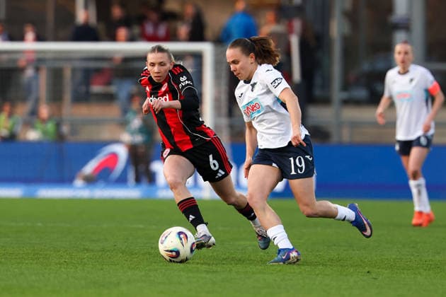 FBL - Frauen-Bundesliga Eintracht Frankfurt and TSG Hoffenheim Elisa Senss (Eintracht Frankfurt), Marie Steiner (TSG Hoffenheim) in action, with the ball during the Google Pixel Frauen Bundesliga match between Eintracht Frankfurt and TSG Hoffenheim on March 18, 2026, at Stadion am Brentanobad in Frankfurt am Main, Germany Copyright: JoaquimxFerreira