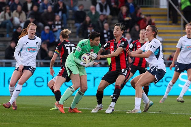 FBL - Frauen-Bundesliga Eintracht Frankfurt and TSG Hoffenheim goalkeeper Lina Altenburg (Eintracht Frankfurt), Sara Doorsoun Khajeh (Eintracht Frankfurt), Svenja Vohringer (TSG Hoffenheim) in action, with the ball during the Google Pixel Frauen Bundesliga match between Eintracht Frankfurt and TSG Hoffenheim on March 18, 2026, at Stadion am Brentanobad in Frankfurt am Main, Germany Copyright: JoaquimxFerreira