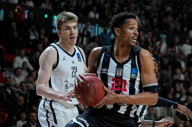 Besiktas GAIN v Dolomiti Energia Trento - BKT EuroCup ISTANBUL, TURKIYE - MARCH 18: Besiktas GAIN’s Anthony Lejohn Brown (21) and Dolomiti Energia Trento’s Peyton Aldridge (22) in action during the BKT EuroCup quarterfinal basketball match at BJK GAIN Sports Hall in Istanbul, Turkiye, on March 18, 2026. Adem Kutucu Anadolu Istanbul Turkey. Editorial use only. Please get in touch for any other usage.  Copyright: x2026xAnadoluxAdemxKutucux