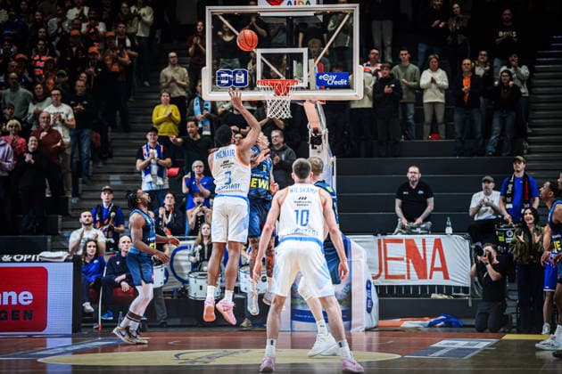 easycredit BBL Basketball Bundesliga 2025 2026 21. Spieltag Nachholspiel 18.03.2026 Science City Jena vs EWE Baskets Oldenburg William McNair JR. (Jena) mit dem Korbleger Sparkassen Arena