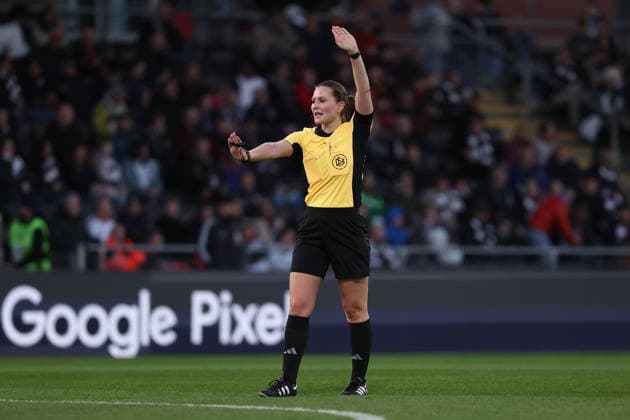 FBL - Frauen-Bundesliga Eintracht Frankfurt and TSG Hoffenheim referee Selina Menzel gestures, gives instructions, gesticulate during the Google Pixel Frauen Bundesliga match between Eintracht Frankfurt and TSG Hoffenheim on March 18, 2026, at Stadion am Brentanobad in Frankfurt am Main, Germany Copyright: JoaquimxFerreira