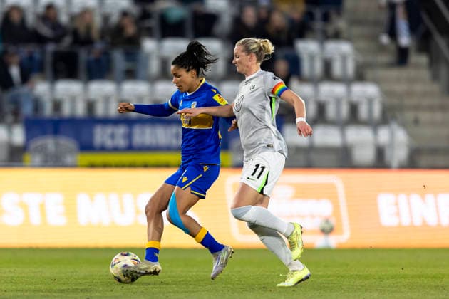 Google Pixel Frauen-Bundesliga: FC Carl Zeiss Jena vs. VfL Wolfsburg; Jena; 18.03.2026 Josephine Afua Kyerewaa Bonsu ( 23; FC Carl Zeiss Jena) gegen Alexandra Popp ( 11; VfL Wolfsburg) Google Pixel Frauen-Bundesliga: FC Carl Zeiss Jena vs. VfL Wolfsburg; ad hoc arena im Ernst-Abbe-Sportfeld; 18.03.2026 DFB REGULATIONS PROHIBIT ANY USE OF PHOTOGRAPHS AS IMAGE SEQUENCES AND OR QUASI-VIDEO. Copyright: xBEAUTIFULxSPORTS Duehringx