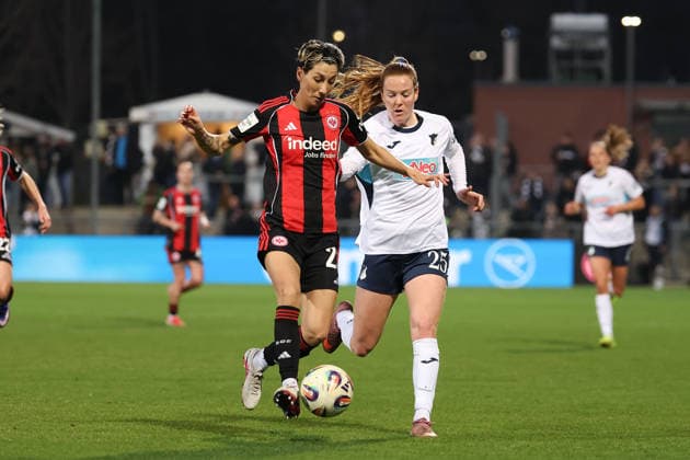 FBL - Frauen-Bundesliga Eintracht Frankfurt and TSG Hoffenheim Sara Doorsoun Khajeh (Eintracht Frankfurt), Nikee van Dijk (TSG Hoffenheim) battles for the Ball during the Google Pixel Frauen Bundesliga match between Eintracht Frankfurt and TSG Hoffenheim on March 18, 2026, at Stadion am Brentanobad in Frankfurt am Main, Germany Copyright: JoaquimxFerreira