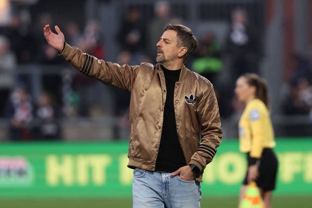 FBL - Frauen-Bundesliga Eintracht Frankfurt and TSG Hoffenheim headcoach Niko Arnautis (Eintracht Frankfurt) gestures, gives instructions, gesticulate during the Google Pixel Frauen Bundesliga match between Eintracht Frankfurt and TSG Hoffenheim on March 18, 2026, at Stadion am Brentanobad in Frankfurt am Main, Germany Copyright: JoaquimxFerreira
