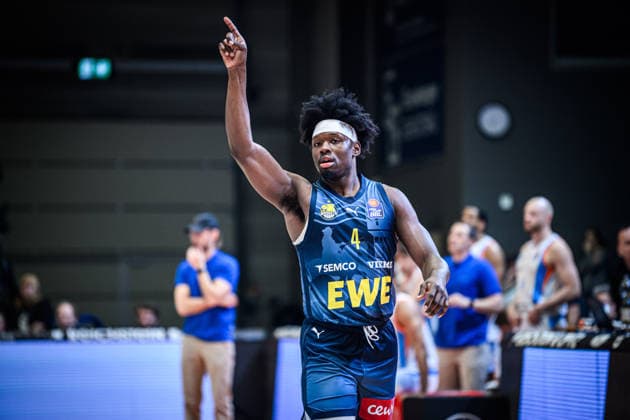 easycredit BBL Basketball Bundesliga 2025 2026 21. Spieltag Nachholspiel 18.03.2026 Science City Jena vs EWE Baskets Oldenburg Brian Fobbs (Oldenburg), Portrait, Fingerzeig Sparkassen Arena