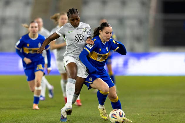 Google Pixel Frauen-Bundesliga: FC Carl Zeiss Jena vs. VfL Wolfsburg; Jena; 18.03.2026 Lineth Beerensteyn ( 9; VfL Wolfsburg) gegen Felicia Sophie Sträßer ( 8; FC Carl Zeiss Jena) Google Pixel Frauen-Bundesliga: FC Carl Zeiss Jena vs. VfL Wolfsburg; ad hoc arena im Ernst-Abbe-Sportfeld; 18.03.2026 DFB REGULATIONS PROHIBIT ANY USE OF PHOTOGRAPHS AS IMAGE SEQUENCES AND OR QUASI-VIDEO. Copyright: xBEAUTIFULxSPORTS Duehringx
