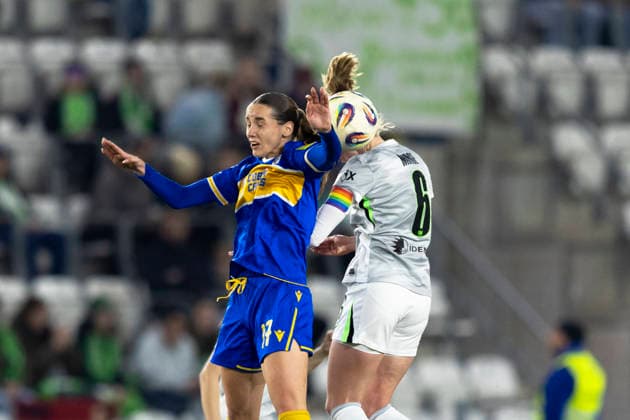 Google Pixel Frauen-Bundesliga: FC Carl Zeiss Jena vs. VfL Wolfsburg; Jena; 18.03.2026 Rieke Tietz ( 17; FC Carl Zeiss Jena) gegen Janina Minge ( 6; VfL Wolfsburg) Google Pixel Frauen-Bundesliga: FC Carl Zeiss Jena vs. VfL Wolfsburg; ad hoc arena im Ernst-Abbe-Sportfeld; 18.03.2026 DFB REGULATIONS PROHIBIT ANY USE OF PHOTOGRAPHS AS IMAGE SEQUENCES AND OR QUASI-VIDEO. Copyright: xBEAUTIFULxSPORTS Duehringx