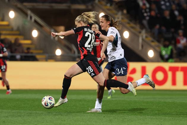 FBL - Frauen-Bundesliga Eintracht Frankfurt and TSG Hoffenheim Rebecka Blomqvist (Eintracht Frankfurt) scores the goal to 2:0, Svenja Vohringer (TSG Hoffenheim) during the Google Pixel Frauen Bundesliga match between Eintracht Frankfurt and TSG Hoffenheim on March 18, 2026, at Stadion am Brentanobad in Frankfurt am Main, Germany Copyright: JoaquimxFerreira