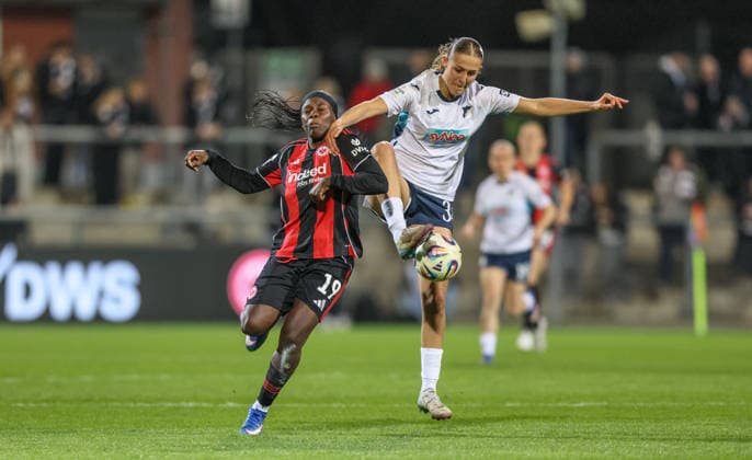 GER, Frankfurt, Eintracht Frankfurt vs TSG Hoffenheim, Google Pixel Bundesliga, Fussball, DFB, Spielzeit 2025 2026, Stadion am Brentanobad, 15. Spieltag im Bild v.l.: Nicole Anyomi (Eintracht Frankfurt Frauen 19), Svenja Vöhringer (TSG Hoffenheim Frauen 34), Zweikampf DFB DFL REGULATIONS PROHIBIT ANY USE OF PHOTOGRAPHS AS IMAGE SEQUENCES AND OR QUASI-VIDEO, 18.03.2026 Copyright: HMBxMedia HendrikxHamelau