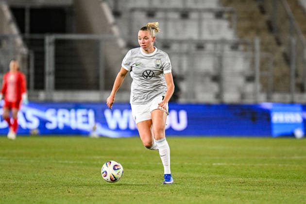 Fußball I Frauen I Saison 2025-2026 I Bundesliga I 15. Spieltag I FC Carl Zeiss Jena - VfL Wolfsburg I 18.03.2026 Ella Peddemors (5, VfL Wolfsburg) dribbelt mit dem Ball Freisteller, Nahaufnahme, Porträt, Portrait, Einzelfoto, Einzelbild, Körper Jena Ernst-Abbe-Sportfeld, ad hoc Arena Thüringen Deutschland Copyright: xLobeca InesxHähnelx