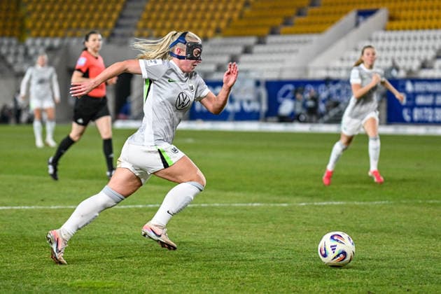 Fußball I Frauen I Saison 2025-2026 I Bundesliga I 15. Spieltag I FC Carl Zeiss Jena - VfL Wolfsburg I 18.03.2026 Thea Bjelde (2, VfL Wolfsburg) sprintert zum Ball Freisteller, Nahaufnahme, Porträt, Portrait, Einzelfoto, Einzelbild, Körper Jena Ernst-Abbe-Sportfeld, ad hoc Arena Thüringen Deutschland Copyright: xLobeca InesxHähnelx