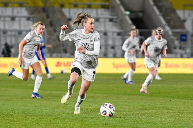 Fußball I Frauen I Saison 2025-2026 I Bundesliga I 15. Spieltag I FC Carl Zeiss Jena - VfL Wolfsburg I 18.03.2026 Vivien Endemann (25, VfL Wolfsburg) stürmt mit dem Ball Freisteller, Nahaufnahme, Porträt, Portrait, Einzelfoto, Einzelbild, Körper Jena Ernst-Abbe-Sportfeld, ad hoc Arena Thüringen Deutschland *** Soccer I Women I Season 2025 2026 I Bundesliga I 15 Matchday I FC Carl Zeiss Jena VfL Wolfsburg I 18 03 2026 Vivien Endemann 25, VfL Wolfsburg storms with the ball Crop, close-up, portrait, portrait, single photo, single image, body Jena Ernst Abbe Sportfeld, ad hoc Arena Thuringia Germany Copyright: xLobeca InesxHähnelx