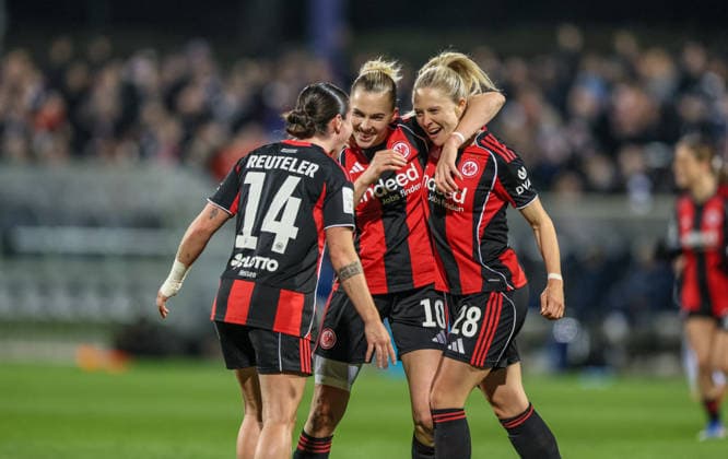 GER, Frankfurt, Eintracht Frankfurt vs TSG Hoffenheim, Google Pixel Bundesliga, Fussball, DFB, Spielzeit 2025 2026, Stadion am Brentanobad, 15. Spieltag im Bild: Rebecka Blomqvist (Eintracht Frankfurt Frauen 28) erzielt das 2:0, Tor, Jubel und Freude, Emotionen, Geraldine Reuteler (Eintracht Frankfurt Frauen 14), Laura Freigang (Eintracht Frankfurt Frauen 10) DFB DFL REGULATIONS PROHIBIT ANY USE OF PHOTOGRAPHS AS IMAGE SEQUENCES AND OR QUASI-VIDEO, 18.03.2026 Copyright: HMBxMedia HendrikxHamelau