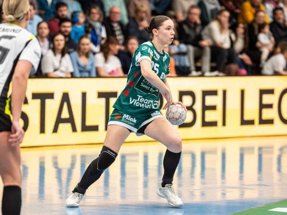 Lara Daeuble (Frisch Auf Frauen, 95) am Ball, Frisch Auf Goeppingen vs. Borussia Dortmund, Handball, 1. Bundesliga, Spielzeit 2025 2026, 18.03.2026 Frisch Auf Goeppingen vs. Borussia Dortmund, Handball, 1. Bundesliga, Spielzeit 2025 2026, 18.03.2026 Goeppingen Copyright: xMichaelxSchmidt Eibner-Pressefotx EP_MST
