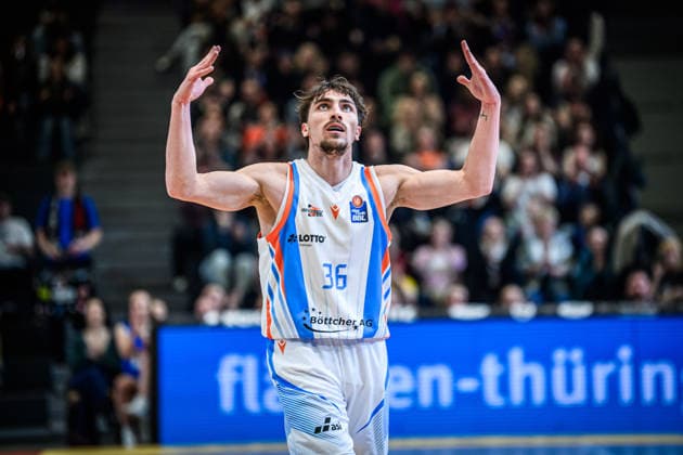 easycredit BBL Basketball Bundesliga 2025 2026 21. Spieltag Nachholspiel 18.03.2026 Science City Jena vs EWE Baskets Oldenburg Kristofer Krause (Jena) mit beiden Armen und Blick zum Himmel, Portrait Sparkassen Arena