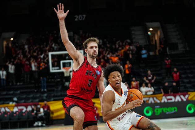 Galatasaray MCT Technic v Rytas Vilnius - Basketball Champions League ISTANBUL, TURKIYE - MARCH 18: Boogie Ellis (R) of Galatasaray MCT Technic in action against Augustas Marciulionis (L) of Rytas Vilnius during the Basketball Champions League Round of 16 in the sixth and final week of Group I match between Galatasaray MCT Technic and Rytas Vilnius at the Turkcell Basketball Development Center in Istanbul, Turkiye, on March 18, 2026. Hakan Akgun Anadolu Istanbul Turkey. Editorial use only. Please get in touch for any other usage.  Copyright: x2026xAnadoluxHakanxAkgunx