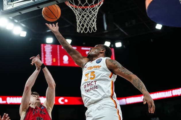 Galatasaray MCT Technic v Rytas Vilnius - Basketball Champions League ISTANBUL, TURKIYE - MARCH 18: Fabian White Jr. (R) of Galatasaray MCT Technic in action against Ignas Sargiunas (L) of Rytas Vilnius during the Basketball Champions League Round of 16 in the sixth and final week of Group I match between Galatasaray MCT Technic and Rytas Vilnius at the Turkcell Basketball Development Center in Istanbul, Turkiye, on March 18, 2026. Hakan Akgun Anadolu Istanbul Turkey. Editorial use only. Please get in touch for any other usage.  Copyright: x2026xAnadoluxHakanxAkgunx