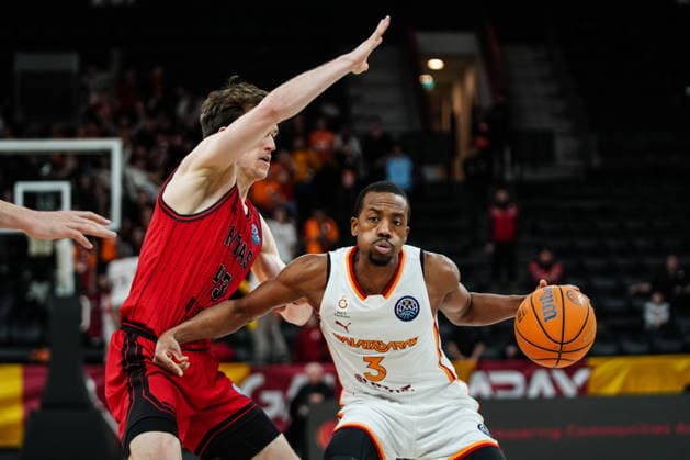 Galatasaray MCT Technic v Rytas Vilnius - Basketball Champions League ISTANBUL, TURKIYE - MARCH 18: Errick McCollum (3) of Galatasaray MCT Technic in action against Ignas Sargiunas (43) of Rytas Vilnius during the Basketball Champions League Round of 16 in the sixth and final week of Group I match between Galatasaray MCT Technic and Rytas Vilnius at the Turkcell Basketball Development Center in Istanbul, Turkiye, on March 18, 2026. Hakan Akgun Anadolu Istanbul Turkey. Editorial use only. Please get in touch for any other usage.  Copyright: x2026xAnadoluxHakanxAkgunx