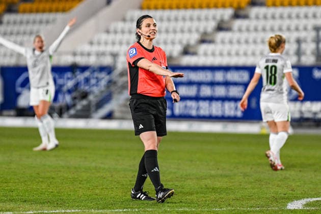 Fußball I Frauen I Saison 2025-2026 I Bundesliga I 15. Spieltag I FC Carl Zeiss Jena - VfL Wolfsburg I 18.03.2026 Schiedsrichterin Angelika Söder leitete das Spiel Freisteller, Nahaufnahme, Porträt, Portrait, Einzelfoto, Einzelbild, Körper Jena Ernst-Abbe-Sportfeld, ad hoc Arena Thüringen Deutschland Copyright: xLobeca InesxHähnelx