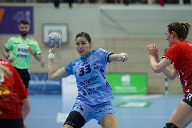Lucie-Marie Kretzschmar (Flames, 33), Madeleine Östlund (Halle, 13), SV Union Halle-Neustadt vs. HSG Bensheim Auerbach, Alsco Handball Bundesliga Frauen, Saison 2025 26, 20. Spieltag, 18.03.2026 Halle SWH Arena Sachsen-Anhalt Deutschland