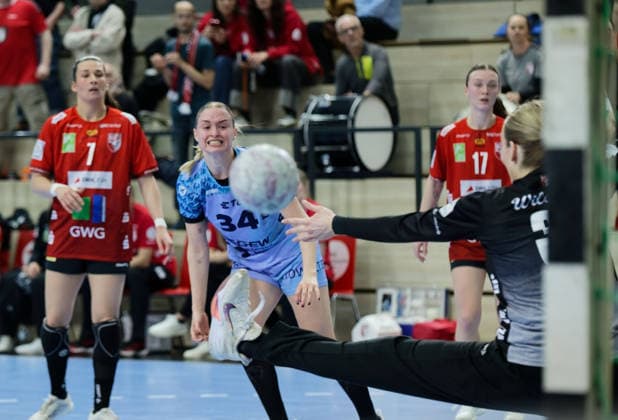 Engelina Alida Corona Molenaar (Halle, 7), Mia Ziercke (Flames, 34), Torhüterin Sofie Kruggel (Halle, 31), SV Union Halle-Neustadt vs. HSG Bensheim Auerbach, Alsco Handball Bundesliga Frauen, Saison 2025 26, 20. Spieltag, 18.03.2026 Halle SWH Arena Sachsen-Anhalt Deutschland