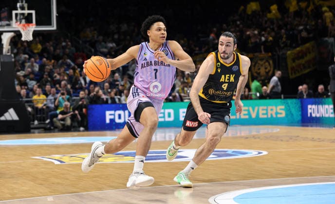 Jack Kayil, Dimitris Katsivelis Zweikampf Spielszene Aktion Basketball Champions League CL Herren Saison 2025 2026 18.03.2026 ALBA Berlin vs. AEK BC Athen