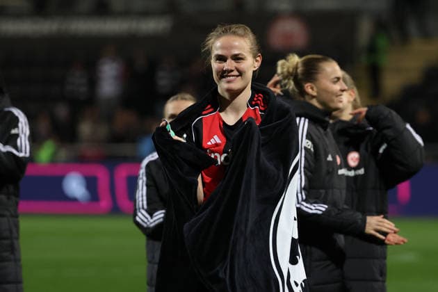 FBL - Frauen-Bundesliga Eintracht Frankfurt and TSG Hoffenheim Martthine Ostenstad (Eintracht Frankfurt) applauds the fans after the Google Pixel Frauen Bundesliga match between Eintracht Frankfurt and TSG Hoffenheim on March 18, 2026, at Stadion am Brentanobad in Frankfurt am Main, Germany Copyright: JoaquimxFerreira