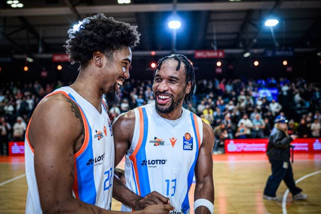 easycredit BBL Basketball Bundesliga 2025 2026 21. Spieltag Nachholspiel 18.03.2026 Science City Jena vs EWE Baskets Oldenburg Freude pur nach dem deutlichen Heimerfolg gegen Oldenburg bei Javon Franklin und Keith Braxton, beide Jena Sparkassen Arena