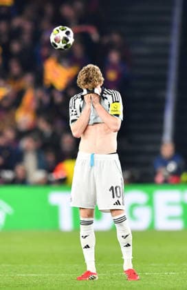 FC Barcelona, Barca v Newcastle United, UEFA Champions League, Football, Camp Nou, Barcelona, SP - 18 Mar 2026 Anthony Gordon of Newcastle United looks dejected Barcelona score their seventh goal. Barcelona Camp Nou Barcelona SP, UK NEWSPAPERS OUT Copyright: xMarkxEnfieldx