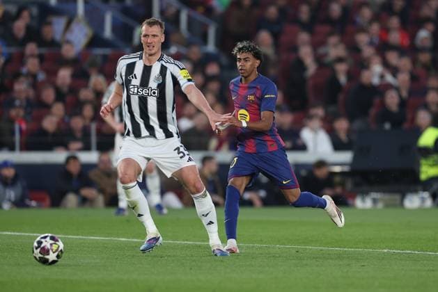 Barcelona v Newcastle United - UEFA Champions League BARCELONA, SPAIN - MARCH 18: Newcastle s defender Dan Burn vies with Barcelona’s forward Lamine Yamal after scoring during the UEFA Champions League last 16 second leg football match between FC Barcelona, Barca and Newcastle United at the Camp Nou stadium in Barcelona, on March 18, 2026. Adria Puig Anadolu Barcelona Spain. Editorial use only. Please get in touch for any other usage.  Copyright: x2026xAnadoluxAdriaxPuigx