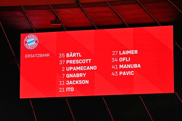 vor Spielbeginn: Anzeigetafel Spielstand Aufstellung Ersatzspieler Torwart Jannis Baertl FC Bayern Muenchen FCB (35) Torwart Leonard Prescott FC Bayern Muenchen FCB (37) FC Bayern Muenchen FCB vs Atalanta Bergamo CL Champions League Achtelfinale Rueckspiel 18.03.2026 DFL REGULATIONS PROHIBIT ANY USE OF PHOTOGRAPHS AS IMAGE SEQUENCES AND OR QUASI-VIDEO FC Bayern Muenchen FCB vs Atalanta Bergamo