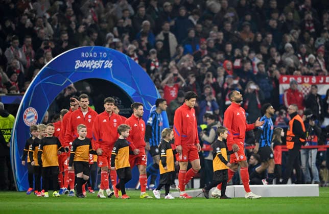vor Spielbeginn: Spieler des FC Bayern Muenchen betreten Spielfeld mit Ballkindern durch Arch Bogen Road to Budapest FC Bayern Muenchen FCB vs Atalanta Bergamo CL Champions League Achtelfinale Rueckspiel 18.03.2026 DFL REGULATIONS PROHIBIT ANY USE OF PHOTOGRAPHS AS IMAGE SEQUENCES AND OR QUASI-VIDEO FC Bayern Muenchen FCB vs Atalanta Bergamo