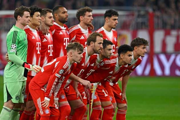18.03.2026, Fussball UEFA Championsleague 2025 2026: Achtelfinale Rückspiel, FC Bayern München - Atalanta Bergamo, in der Allianz-Arena München, Mannschaftsfoto. Hintere Reihe v.l. Torwart Jonas Urbig (FC Bayern München), Min-jae Kim (Bayern München, Minjae Kim), Josip Stanisic (Bayern München), Jonathan Tah (FC Bayern München), Leon Goretzka (FC Bayern München) und Aleksandar Pavlovic (FC Bayern München) Vordere Reihe v.l. Lennart Karl (FC Bayern München), Harry Kane (FC Bayern München), Raphael Guerreiro (FC Bayern München), Luis Diaz (FC Bayern München) und Tom Bischof (Bayern München)