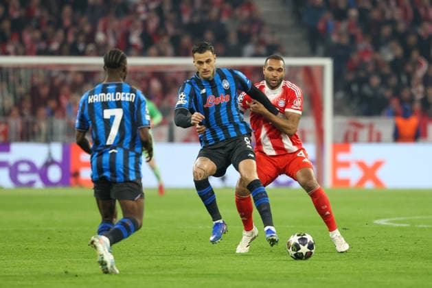Jonathan Tah (FC Bayern Muenchen, 04) mit Gianluca Scamacca (Atalanta Bergamo, 09) und Kamaldeen Sulemana (Atalanta Bergamo, 07), GER, FC Bayern Muenchen vs. Atalanta Bergamo, Fussball, UEFA Champions League, Achtelfinale, Rueckspiel, Saison 2025 2026, 18.03.2026, GER, FC Bayern Muenchen vs. Atalanta Bergamo, Fussball, UEFA Champions League, Achtelfinale, Rueckspiel, Saison 2025 2026, 18.03.2026 Muenchen Copyright: xEibner-Pressefoto JennixMaulx EP_JML