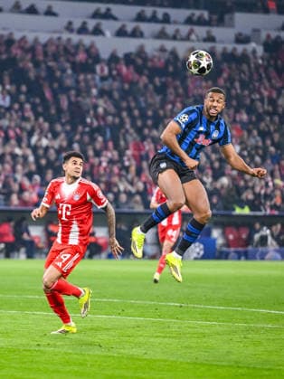 Luis Diaz (FC Bayern München) and Isak Hien (Atalanta BC) battle for the ball during the UEFA Champions League 2025 26 Round of 16 Second Leg match between FC Bayern München and Atalanta BC at Football Arena Munich on March 18, 2026 in Munich, Germany. (Photo by Harry Langer DeFodi Images) -