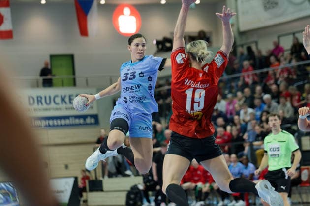 Lucie-Marie Kretzschmar (Flames, 33), Lea Gruber (Halle, 19), SV Union Halle-Neustadt vs. HSG Bensheim Auerbach, Alsco Handball Bundesliga Frauen, Saison 2025 26, 20. Spieltag, 18.03.2026 Halle SWH Arena Sachsen-Anhalt Deutschland