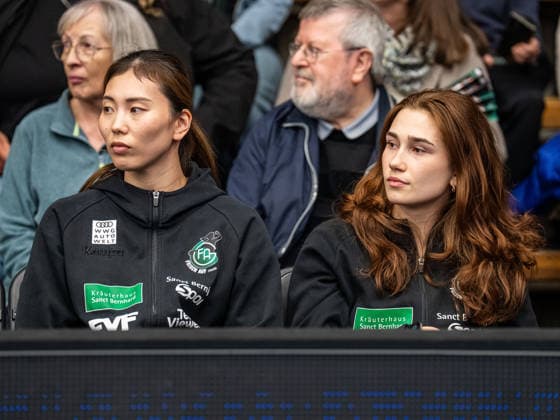 Haruno Sasaki (Frisch Auf Frauen, 32) und Aylin Bornhardt (Frisch Auf Frauen, 13) mussten zuschauen, Frisch Auf Goeppingen vs. Borussia Dortmund, Handball, 1. Bundesliga, Spielzeit 2025 2026, 18.03.2026 Frisch Auf Goeppingen vs. Borussia Dortmund, Handball, 1. Bundesliga, Spielzeit 2025 2026, 18.03.2026 Goeppingen Copyright: xMichaelxSchmidt Eibner-Pressefotx EP_MST