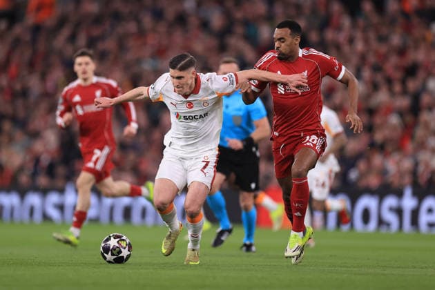 Football - UEFA Champions League - Round of 16 (2nd Leg) - Liverpool v Galatasaray 18th March 2026 - UEFA Champions League - Round of 16 (2nd Leg) - Liverpool v Galatasaray - Roland Sallai of Galatasaray and Ryan Gravenberch of Liverpool - Photo: Simon Stacpoole Offside. Liverpool UK Copyright: xSimonxStacpoolexOffside