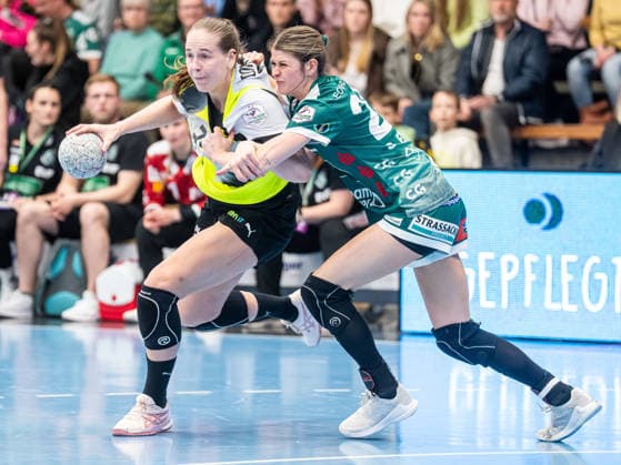 Guro Nestaker (Borussia Dortmund, 33) im Zweikampf mit Sina Ehmann (Frisch Auf Frauen, 22), Frisch Auf Goeppingen vs. Borussia Dortmund, Handball, 1. Bundesliga, Spielzeit 2025 2026, 18.03.2026 Frisch Auf Goeppingen vs. Borussia Dortmund, Handball, 1. Bundesliga, Spielzeit 2025 2026, 18.03.2026 Goeppingen Copyright: xMichaelxSchmidt Eibner-Pressefotx EP_MST