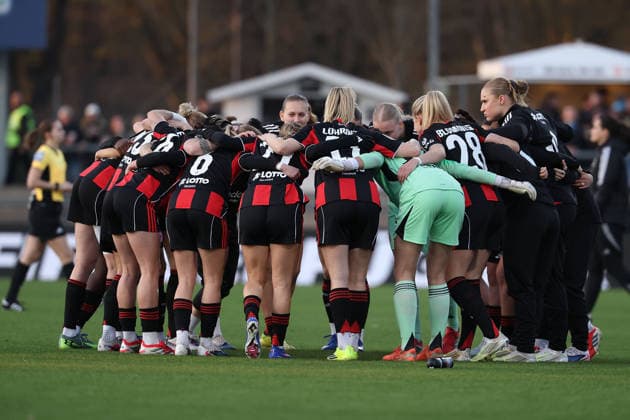 FBL - Frauen-Bundesliga Eintracht Frankfurt and TSG Hoffenheim The Eintracht Frankfurt team forms a pre-match huddle, emphasizing unity, motivation, and collective spirit during the Google Pixel Frauen Bundesliga match between Eintracht Frankfurt and TSG Hoffenheim on March 18, 2026, at Stadion am Brentanobad in Frankfurt am Main, Germany Copyright: JoaquimxFerreira