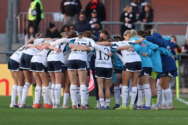 FBL - Frauen-Bundesliga Eintracht Frankfurt and TSG Hoffenheim The TSG Hoffenheim team forms a pre-match huddle, emphasizing unity, motivation, and collective spirit during the Google Pixel Frauen Bundesliga match between Eintracht Frankfurt and TSG Hoffenheim on March 18, 2026, at Stadion am Brentanobad in Frankfurt am Main, Germany Copyright: JoaquimxFerreira