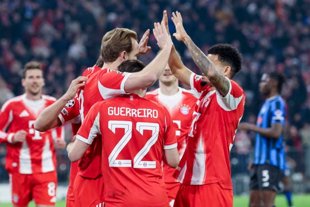 Harry Kane (FC Bayern Muenchen) bejubelt seinen Treffer zum 1:0 mit Raphael Guerreiro (FC Bayern Muenchen) und Luis Diaz (FC Bayern Muenchen), UEFA Champions League 2025 26 Round of 16 Second Leg, FC Bayern München v Atalanta BC, Football Arena Munich am 18. March 2026 in München, Deutschland. (Foto von Marco Steinbrenner DeFodi Images) Harry Kane (FC Bayern Muenchen) celebrates after scoring his teams first goal with Raphael Guerreiro (FC Bayern Muenchen) and Luis Diaz (FC Bayern Muenchen), UEFA Champions League 2025 26 Round of 16 Second Leg, FC Bayern München v Atalanta BC, Football Arena Munich, March 18, 2026 in Munich, Germany. (Photo by Marco Steinbrenner DeFodi Images) -