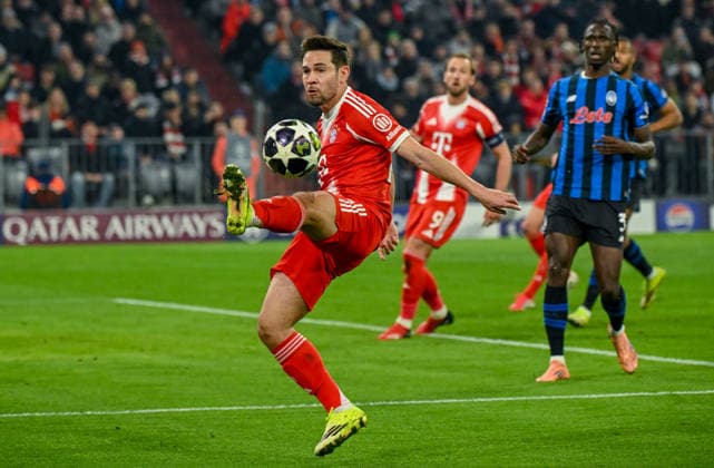 18.03.2026, xemx, Fussball UEFA Champions League, FC Bayern Muenchen - Atalanta Bergamo v.l. Raphael Guerreiro (FC Bayern Muenchen) (DFL DFB REGULATIONS PROHIBIT ANY USE OF PHOTOGRAPHS as IMAGE SEQUENCES and or QUASI-VIDEO) Muenchen